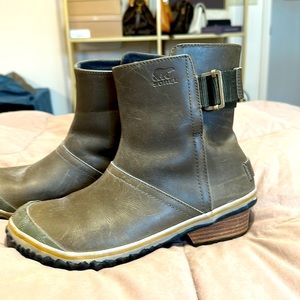 Leather Sorel slimboot pull on with rubber sole - worn 4 times